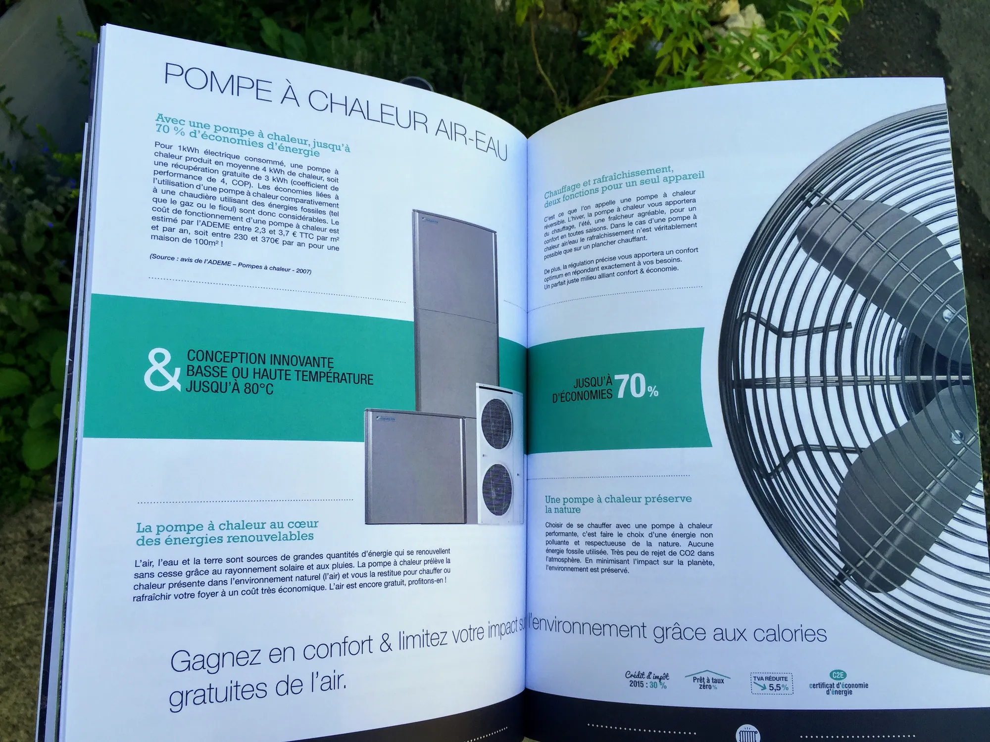 Catalogue 2015 imprimé, ouvert sur la pompe à chaleur air-eau