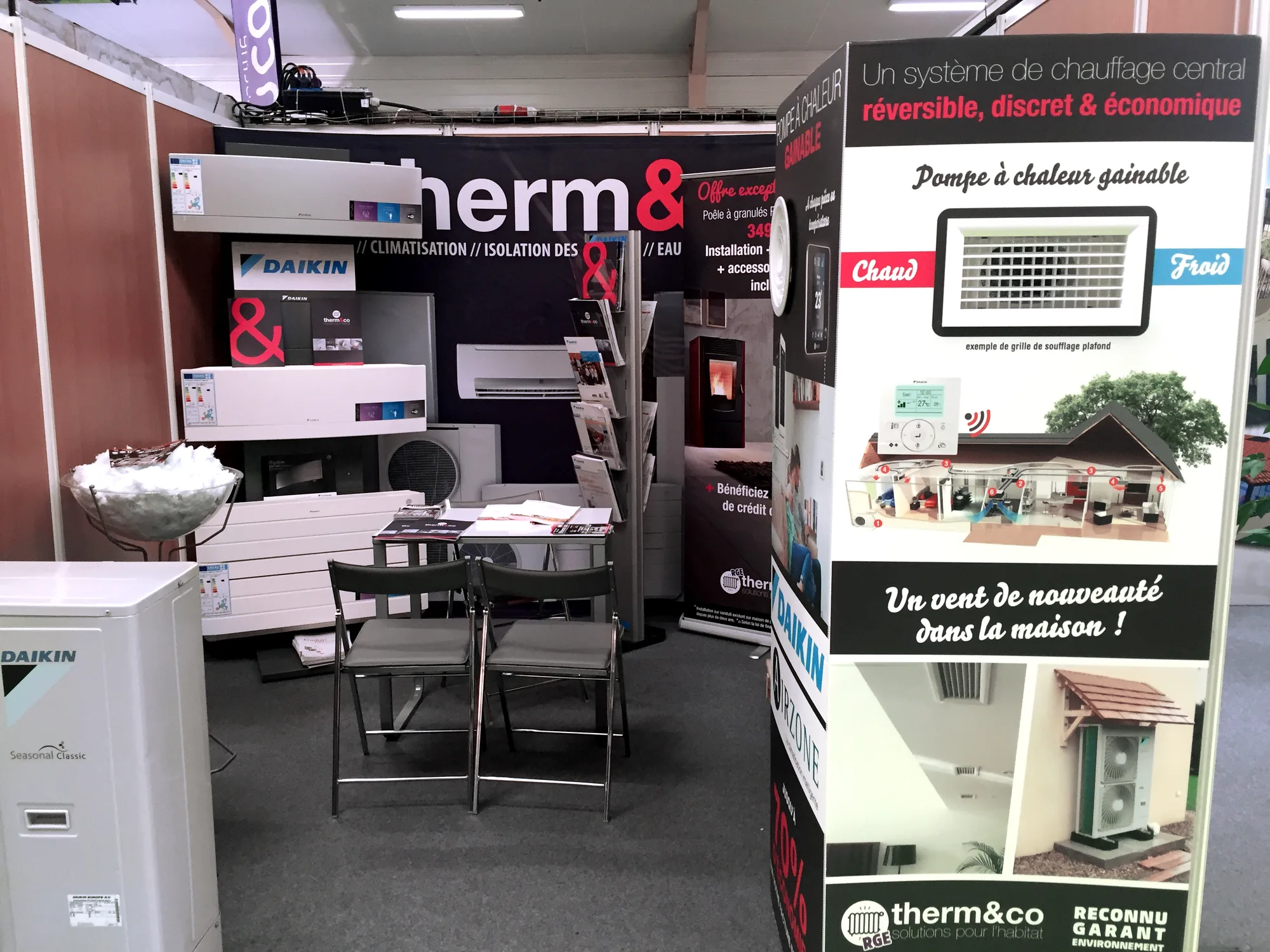 Stand Therm&co : kakémonos et habillage aux couleurs de la marque