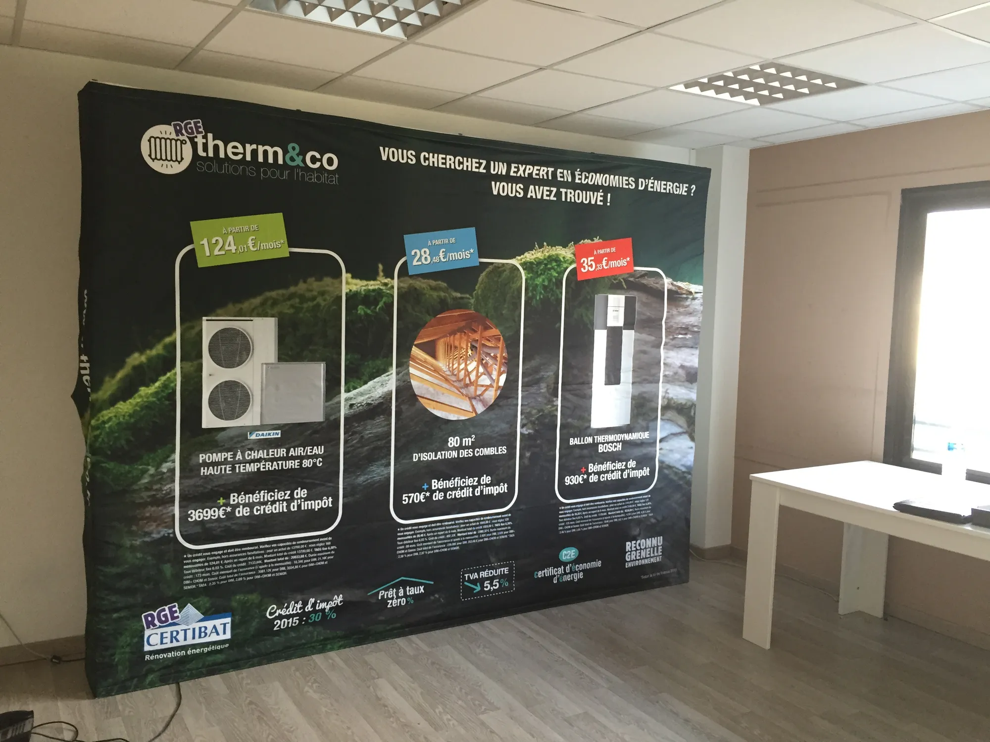 Fond de stand géant Therm&co pour un salon, monté en showroom (2015)