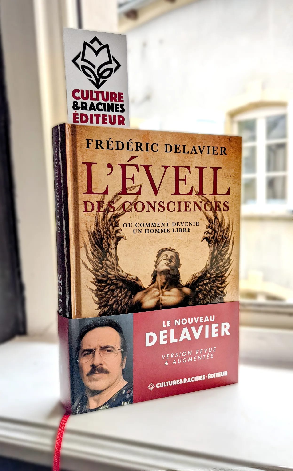 Le livre L’Éveil des consciences, couverture rigide